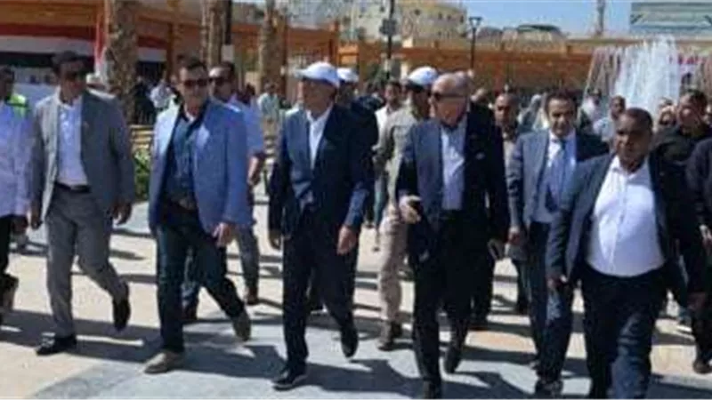 رئيس الوزراء يتفقد محطة مياه الشرب الجديدة بقرية الهنادي شرق إسنا