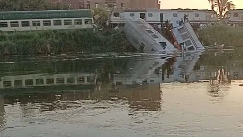 متحدث «الصحة»:  الطواقم الإسعافية تواصل تقديم الخدمات العلاجية لمصابي حادث قطار المنيا