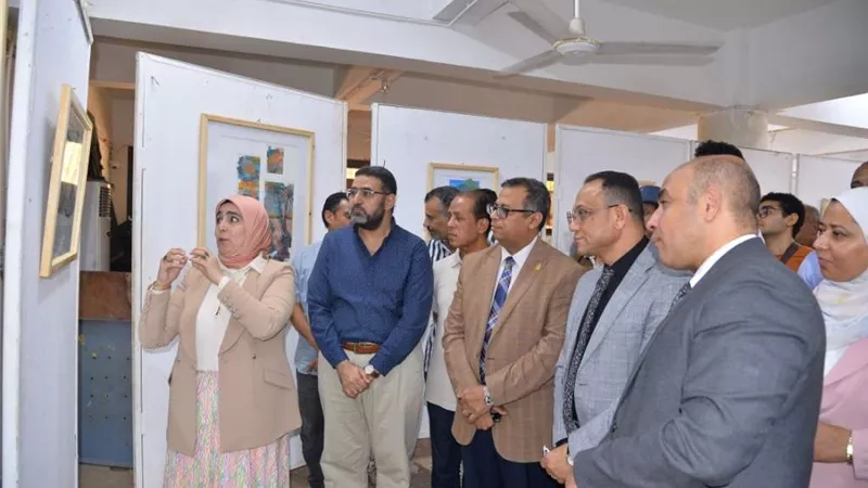 الفنون الجميلة بأسيوط تُنظّم معرضًا فنيًا بعنوان 