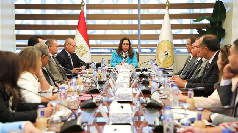وزيرة التنمية المحلية تتابع التحضيرات للمنتدي الحضري العالمي