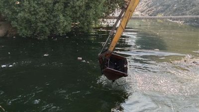 محافظ أسيوط يتابع جهود تطهير الترع والمصارف لوصول المياه لنهايتها بجميع المراكز