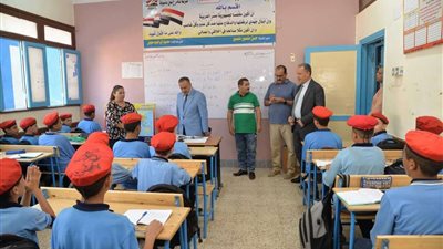 محافظ أسيوط يتابع انتظام سير العملية التعليمية بمدرسة ناصر الإعدادية بنين