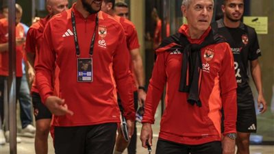 الأهلي يتوجه لخوض مرانه الختامي استعدادا للزمالك.. صور
