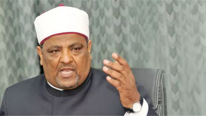 خطيب الجامع الأزهر يحذر الشباب من آفة المجتمعات