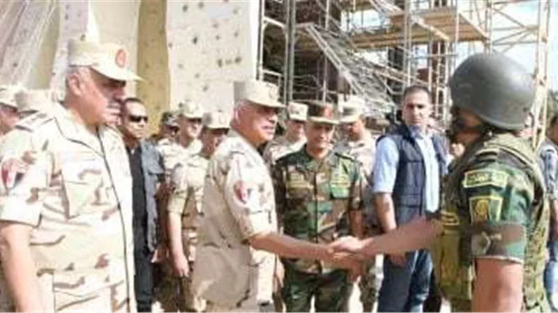 وزير الدفاع يتفقد عددا من الأنشطة التدريبية للقوات الخاصة