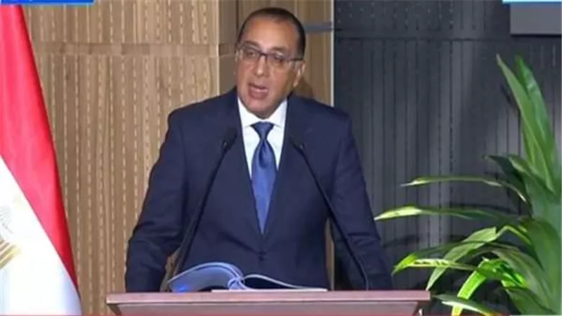 أول تعليق من الحكومة على إمكانية حدوث تعويم للجنيه