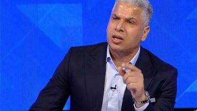 قبل الكلاسيكو.. وائل جمعة يُشيد بأداء هانز فليك مع برشلونة