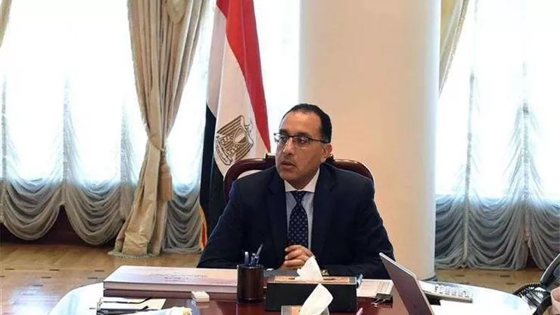 رئيس الوزراء يجري جولة تفقدية لعدد من المصانع بمحافظة السويس