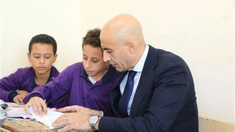 وزير التربية والتعليم يواصل جولاته التفقدية ويشيد بمدرسة ''الشهيد النبوي'' في الغربية
