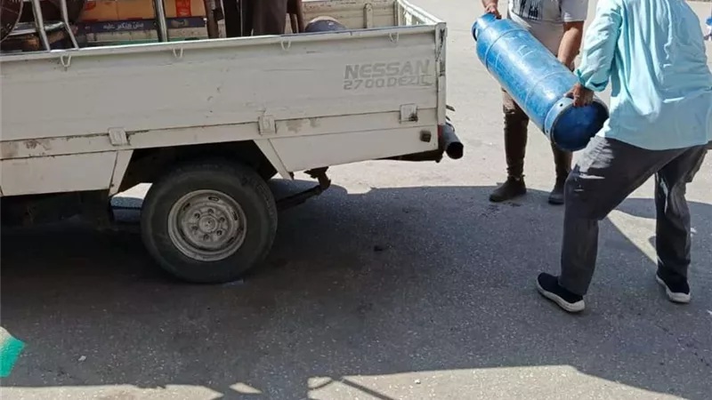 حملة مكبرة بشوارع مدينة ديروط لإزالة الإشغالات وإعادة الانضباط بأسيوط
