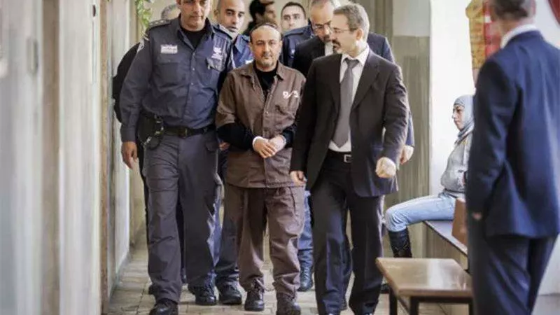 من هو مروان البرغوثي الذي يتفنن الاحتلال بتعذيبه داخل السجون؟