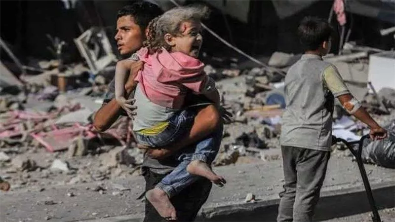 الصحة الفلسطينية: قوات الاحتلال تقتحم مستشفى كمال عدوان وتحتجز مئات المرضى والطواقم الطبية
