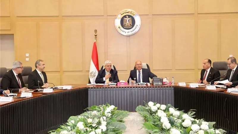 وزيرا الصناعة والتعليم العالي يبحثان تعزيز دور البحث العلمي في النهوض بقطاعي الصناعة والنقل