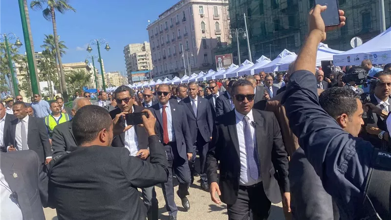 رئيس الوزراء يتفقد مشروع تطوير شارع النبى دانيال بالإسكندرية بعد تطويره