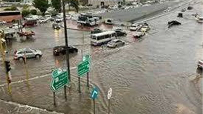 أمطار غزيرة ورياح عاتية.. جدة والمناطق الغربية تشهد حالة جوية مضطربة بداية من فجر الجمعة