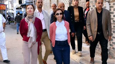 محافظ البحيرة والقنصل الفرنسي تتفقدان معالم رشيد الأثرية والتاريخية ( صور )