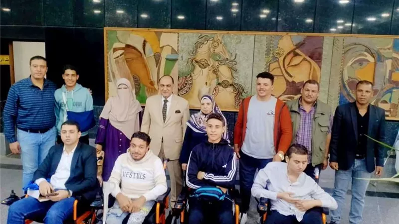 جامعة الزقازيق تقوم بتسليم كراسٍ متحركة وأطرافا صناعية لعدد من الطلاب ذوي الهمم
