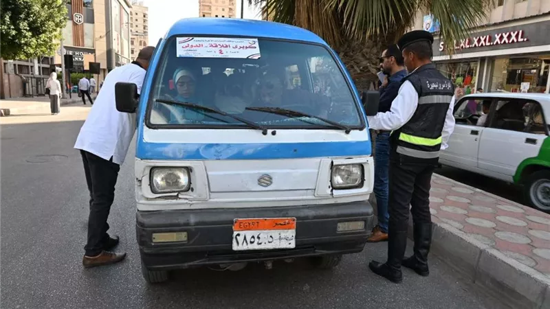 بالصور....البحيرة تشن حملات قوية على مخالفات السرفيس والسيارات غير القانونية