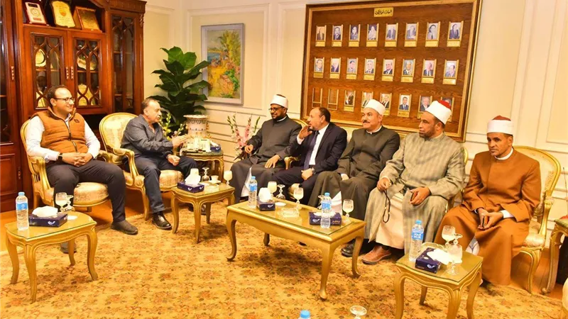محافظ أسيوط يبحث مع الأمين العام لمجمع البحوث الإسلامية تكثيف العمل الدعوي