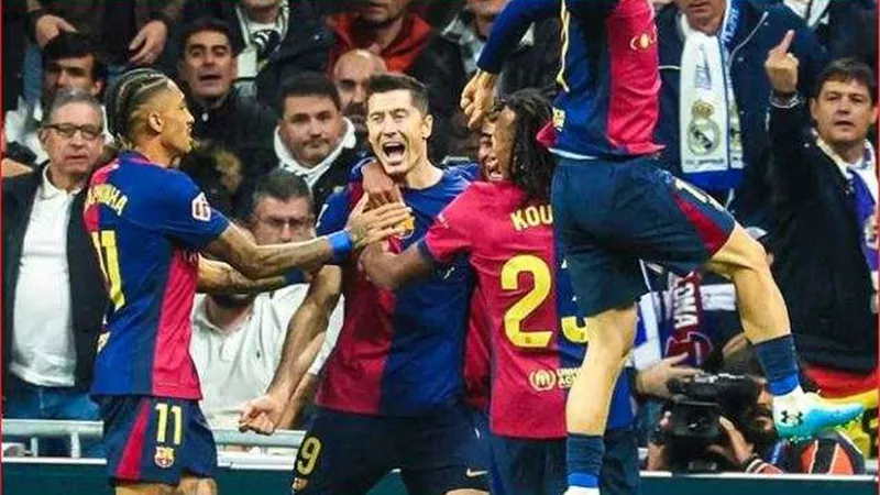 برشلونة يواصل تربعه على قمه الدوري الإسباني بثلاثية في شباك إسبانيول
