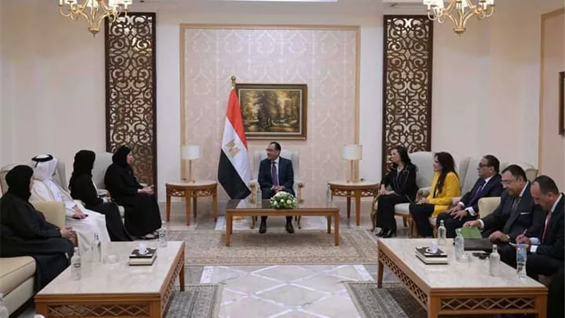 رئيس الوزراء يبحث التعاون المشترك مع وزيرة التنمية الاجتماعية القطرية