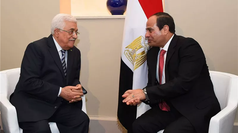 السيسي لـ نظيره الفلسطيني: نعمل على حماية الحق المشروع في إقامة دولة فلسطينية مستقلة
