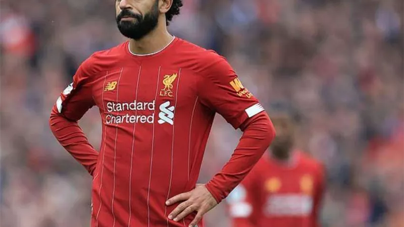 «سلوت» يكشف مستجدات تجديد عقد محمد صلاح مع ليفربول