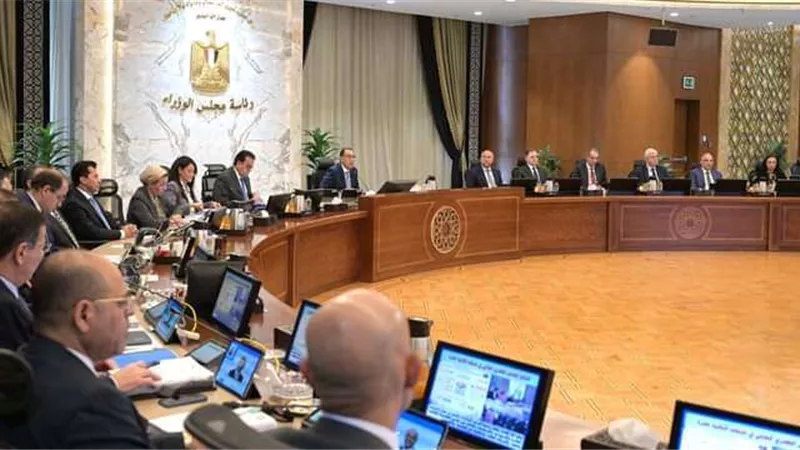 رئيس الوزراء يعلن عن أخبار اقتصادية سارة للمصريين