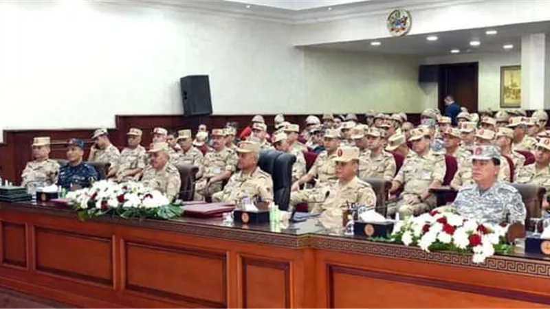 القائد العام للقوات المسلحة يشهد تنفيذ مشروع مراكز القيادة التعبوى للمنطقة المركزية العسكرية