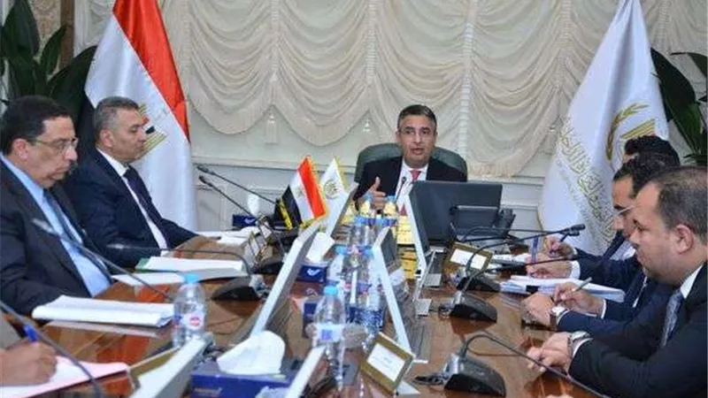وزير التموين يتابع عبر الفيديو كونفرانس توافر السلع ومراقبة وضبط الأسواق