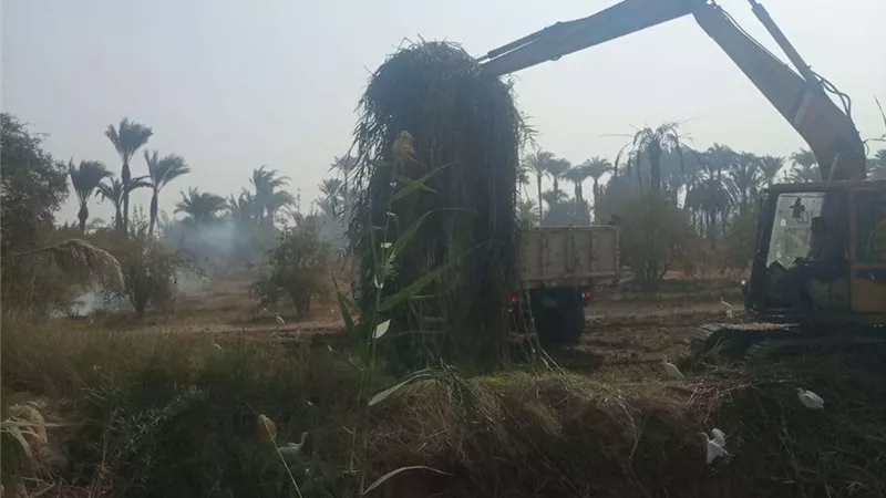 محافظ أسيوط يتابع جهود تطهير الترع والمصارف لوصول المياه لنهايتها بمركز ساحل سليم