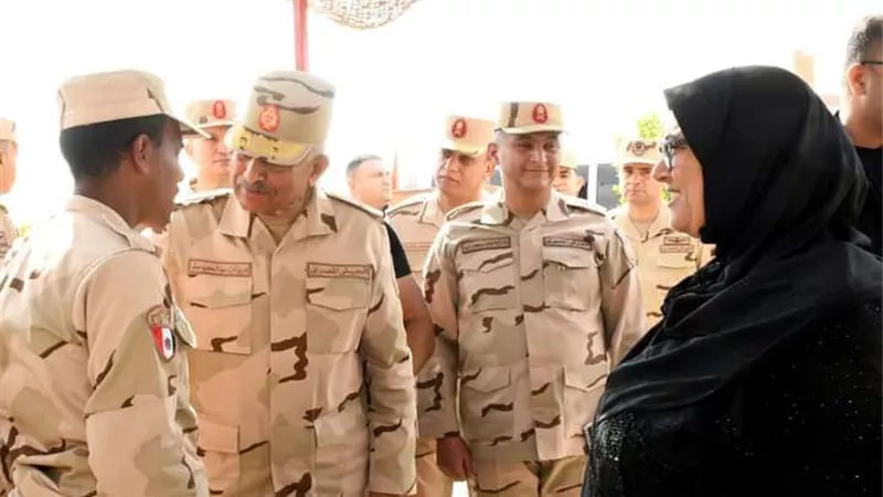 وزير الدفاع يتفقد عدداً من مراكز تدريب إعداد وتأهيل المجندين بالقوات المسلحة