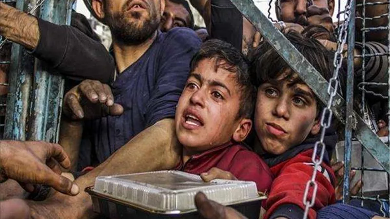 غزة تحت خطر المجاعة.. تصعيد الاحتلال يوقع المزيد من الشهداء والجرحى