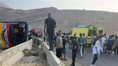 حادث مأساوي على طريق الجلالة.. انقلاب أتوبيس يودي بإصابات أكثر من 30 شخصاً
