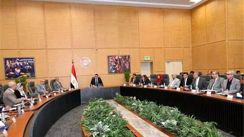الشربيني يستعرض تنفيذ وحدات المبادرة الرئاسية 