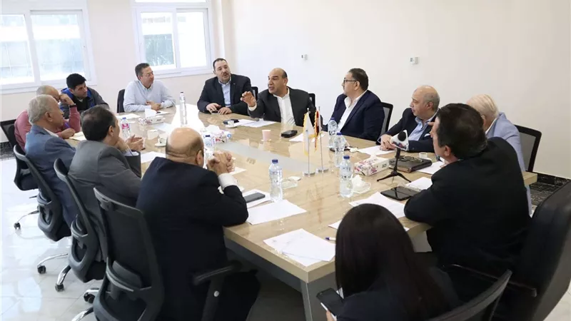 التوطين وذوي الهمم والقرار 9.. بلدنا اليوم تنفرد بتفاصيل اجتماع شعبة السيارات العامة