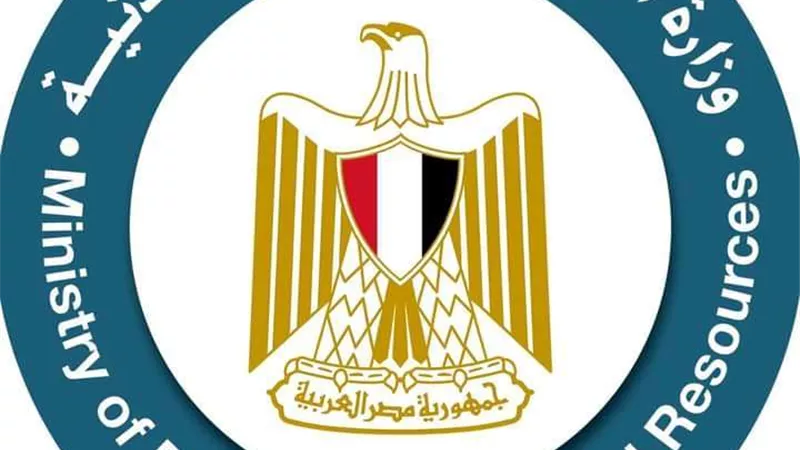 البترول تنفى تغيير مسار بعض شحنات الغاز المسال المتجهة إلى مصر