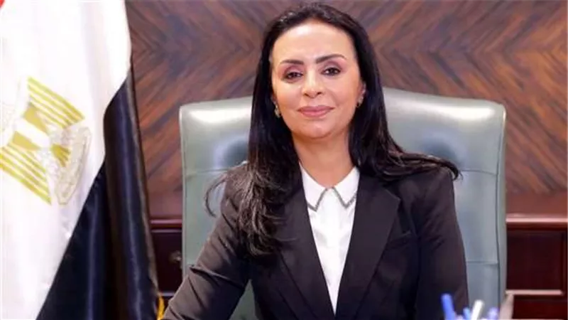 وزيرة التضامن تصدر قرار بعودة جميع الرائدات الاجتماعيات الموقوفات عن العمل