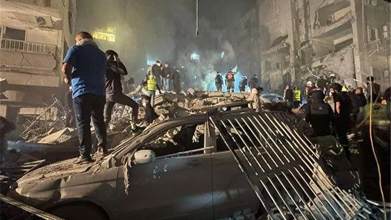 إسرائيل تستهدف مركز قيادة لحزب الله في بيروت وتكثف غاراته على لبنان