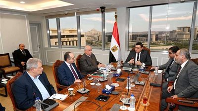 وزير الإسكان يؤكّد أهمية الاستفادة من التقنيات الحديثة في مجال تحلية مياه البحر