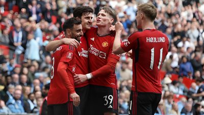 مانشستر يونايتد يقسو على إيفرتون برباعية في الدوري الإنجليزي