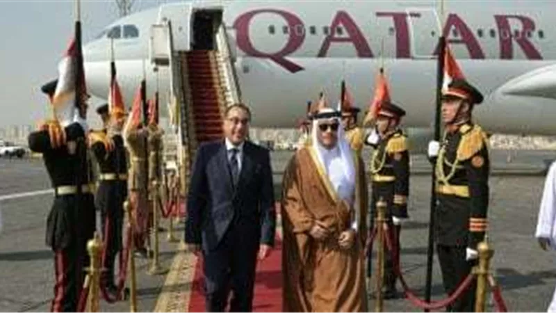 مدبولي يستقبل وزير الخارجية القطري بمطار القاهرة