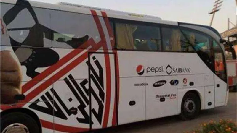 حافلة الزمالك تصل إلى استاد القاهرة استعدادًا لمواجهة بلاك بولز الموزمبيقي