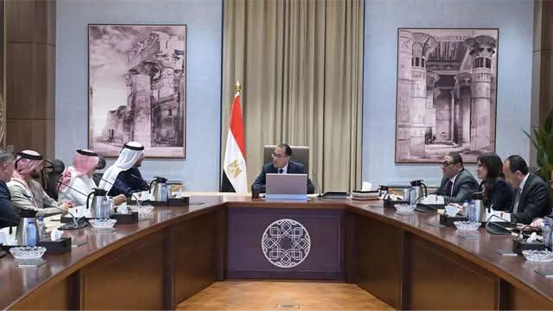 رئيس الوزراء يلتقي رئيس الديوان الأميري لإمارة عجمان في دولة الإمارات العربية المتحدة