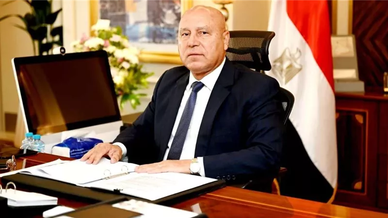 وزير الصناعة يعلن طرح 2612 قطعة أرض في 24 محافظة
