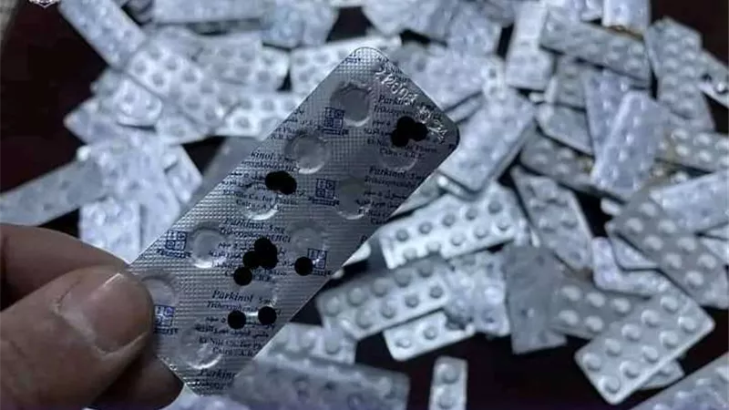 مباحث طامية تلقي القبض على عاطلين بحوزتهما  كمية كبيرة من الترامادول