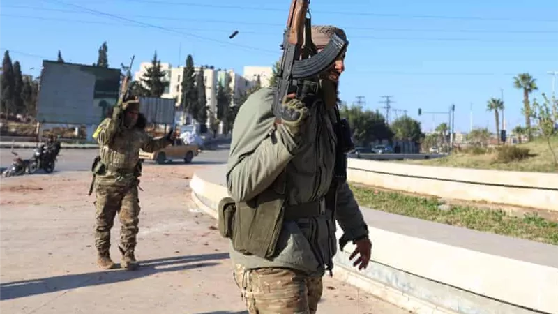 تصعيد مفاجئ في سوريا: الإرهابيون يسيطرون على أجزاء من حلب والغارات الروسية ترّد بعنف