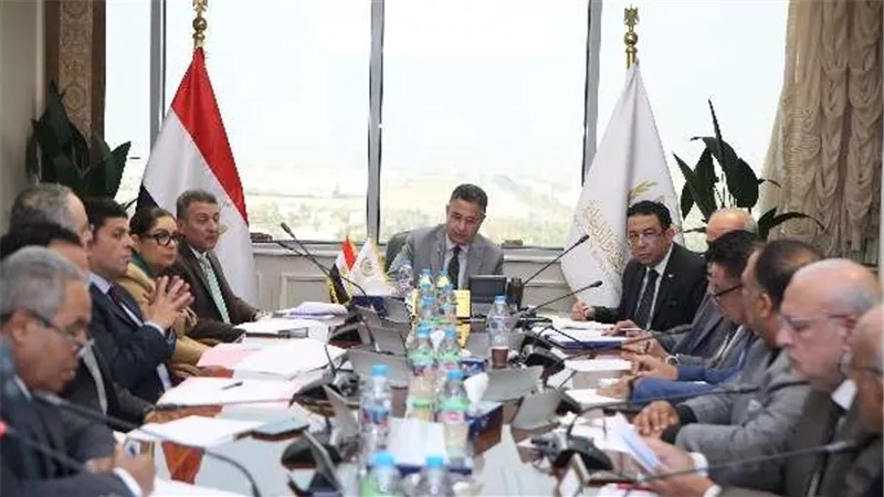 وزير التموين يبحث انتظام العمل بمنظومة الطحن
