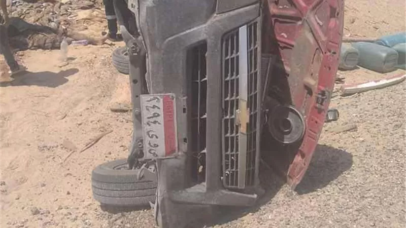 انقلاب سيارة ربع نقل بأسيوط تسفر عن مصرع شخص وإصابة 16 آخرين