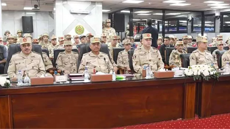 بالصور.. وزير الدفاع يشهد تنفيذ مشروع مراكز القيادة الاستراتيجي